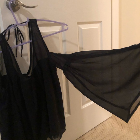 4/$10 Abercrombie and Fitch black off the shoulder top - Picture 5 of 7